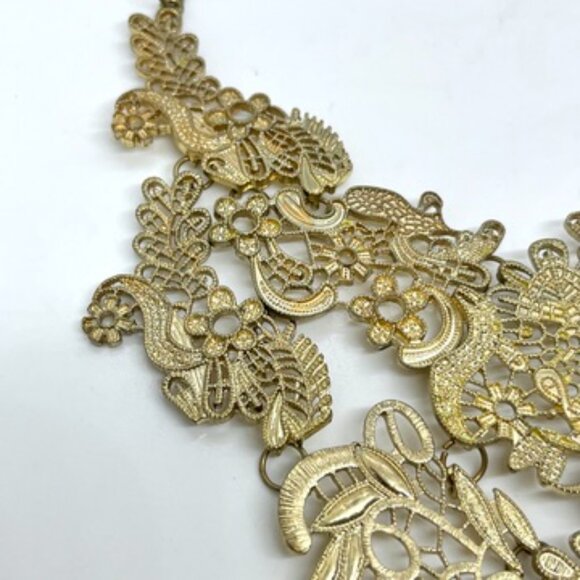 VINTAGE LACE CUT OUT BIB NECKLACE ANTIQUED LIGHT GOLD TONE CHAIN ORNATE FILIGREE - Picture 10 of 15